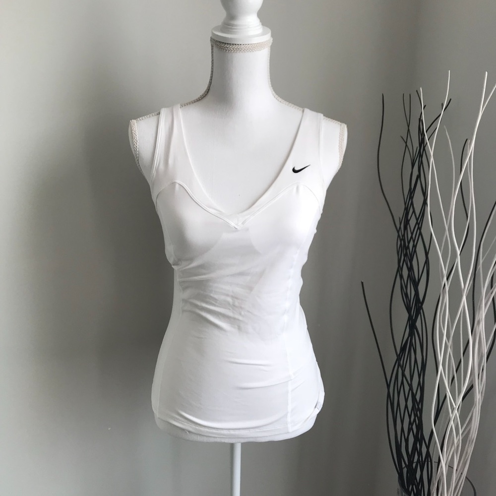 EUC Nike Dri-fit tank with built in bra -Small